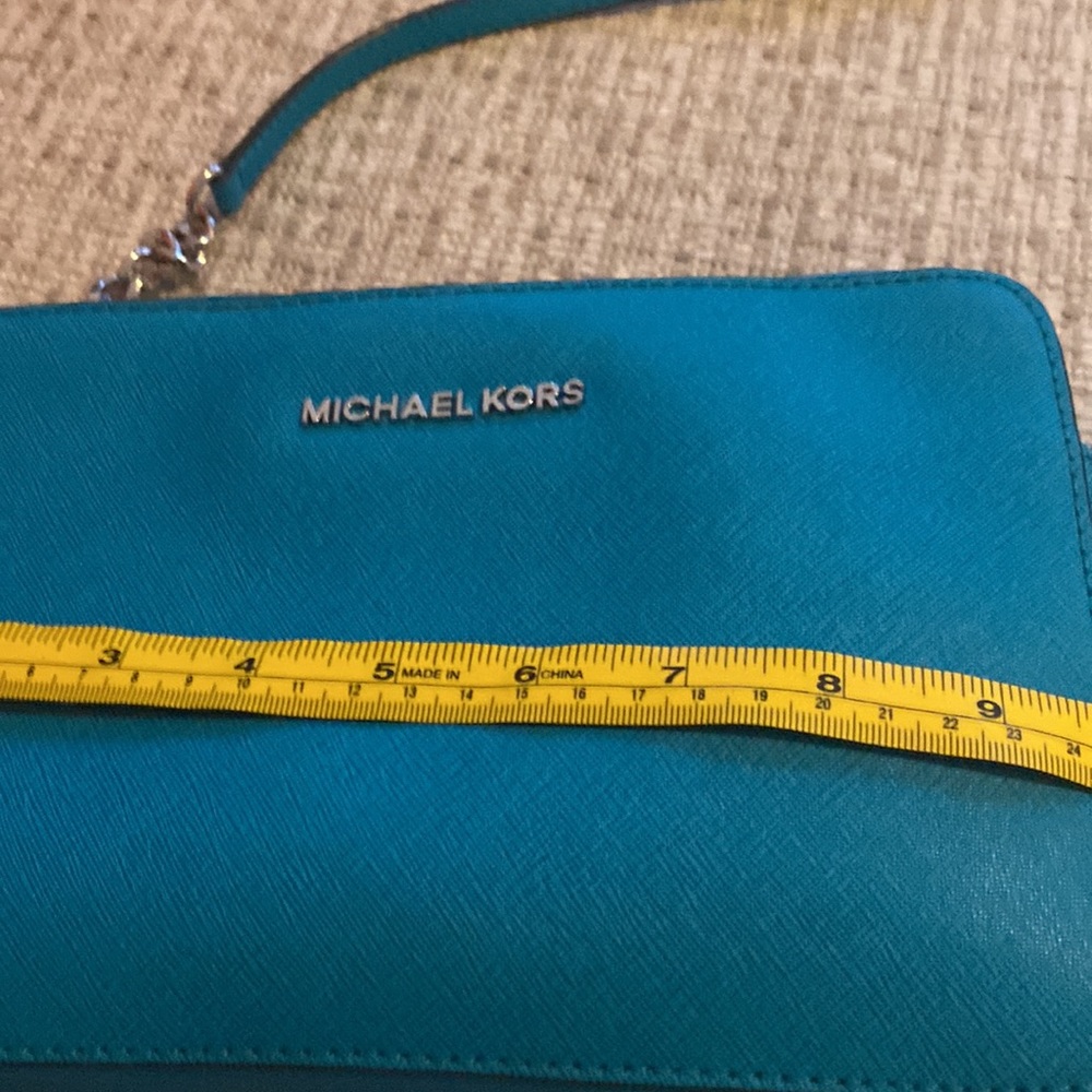 🦋Michael Kors Purse.🦋 - Picture 4 of 6